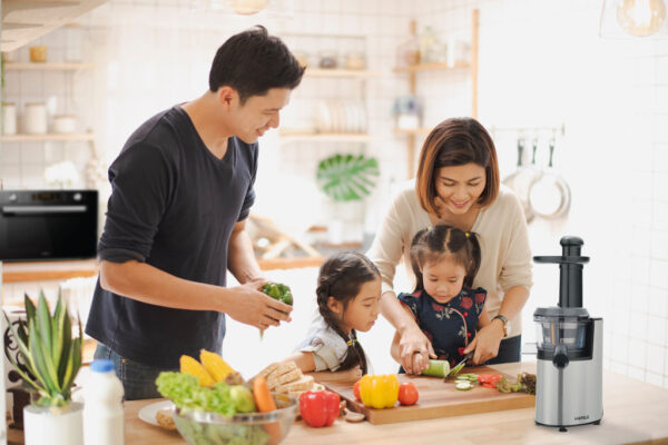 Bếp nhà đỏ lửa gắn kết hạnh phúc gia đình